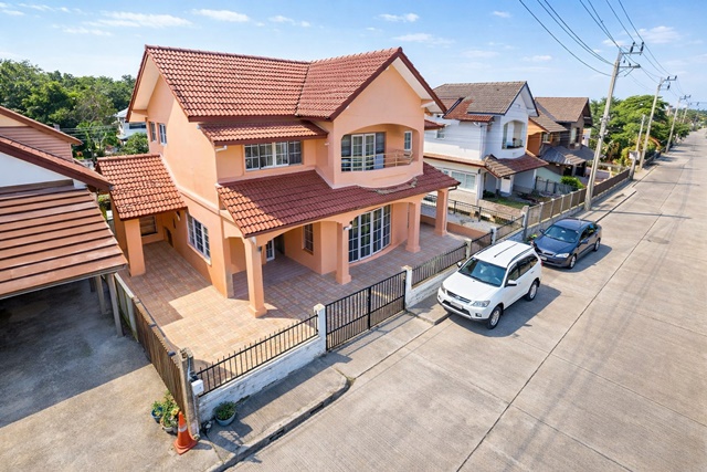 สุวินทวงศ์ 26–30 บึงขวาง3 ค่าเช่าพิเศษ 9,999-13,999 บาท-เดือน ร่มเกล้า1-7 ใกล้ MRT สุวินทวงศ์ 1.2 กม. จอดรถได้ 2 ฝั่ง รวม 4 คัน บ้านเดี่ยวหลังใหญ่  บ้านหันหน้าไม่ชนใคร  Parking totaling 4cars. Large detached house  House faces away from other houses (Suwinthawong 26-30, Bueng Khwang 3).RomKlao 1-7 near MRT Suwinthawong (1.2 km).9,999-13,999 THB-month.ร่มเกล้า 1–7 บึงขวาง 3ถนนสุวินทวงศ์ 26–30 แขวงแสนแสบ เขตมีนบุรี กรุงเทพมหานคร 10510จอดรถได้ 2 ฝั่ง รวม 4 คัน | บ้านหันหน้าไม่ชนใคร | ราคาเช่าถูกที่สุดvdo 1MINShttps://youtube.com/