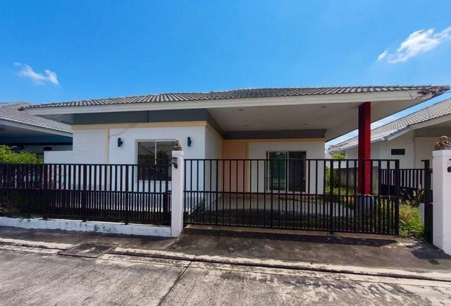   ขาย บ้านเดี่ยว/ทาวน์เฮ้าส์/คอนโด โครงการ ขาย บ้านเดี่ยว  อำเภอหัวหิน ประจวบคีรีขันธ์  ตำบลหินเหล็กไฟ อำเภอหัวหิน ประจวบคีรีขันธ์  ราคาโปรโมชั่น 2,400,000     บาท    ลดจาก  3,300,000      บาท ราคาโปรโมชั่นตั้งแต่วันที่  13 มีนาคม - 31 พฤษภาคม 2569  รายละเอียดทรัพย์ -  เนื้อที่ 0-0-51 ตารางวา   -  2ห้องนอน2ห้องน้ำ -  บ้านหันไปทางทิศ   ตะวันตก   พิกัดทรัพย์ : https://maps.app.goo.gl/SiFoCvD1Ame4dJAP7  สถานที่ใกล้เคียง   -  ตลาดนัดไดโ