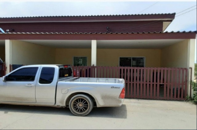   ขาย บ้านเดี่ยว/ทาวน์เฮ้าส์/คอนโด โครงการ ขาย บ้านแฝด อำเภอหัวหิน ประจวบคีรีขันธ์  ตำบลหนองแก อำเภอหัวหิน ประจวบคีรีขันธ์  ราคาโปรโมชั่น  2,125,000    บาท    ลดจาก  2,750,000      บาท ราคาโปรโมชั่นตั้งแต่วันที่  13 มีนาคม - 31 พฤษภาคม 2569  รายละเอียดทรัพย์ -  เนื้อที่  0-0-27.3 ตารางวา  -  2ห้องนอน3ห้องน้ำ -  1 ที่จอดรถ  -  บ้านหันไปทางทิศ ใต้  พิกัดทรัพย์ : https://maps.app.goo.gl/aB2x5EtHzF92qCPG7  สถานที่ใกล้เคียง   -  มาร์เก็ตวิล�