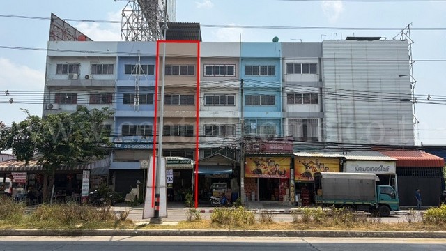 รหัสทรัพย์ : 6897ตึกแถว 4 ชั้น ติดถนนติวานนท์ ราคาถูก ใกล้รถไฟฟ้าสายสีชมพู สถานีสามัคคีที่ตั้ง :&nbsp;ถนนติวานนท์ ตำบลท่าทราย อำเภอเมืองนนทบุรี จังหวัดนนทบุรี 11000รายละเอียดทรัพย์- อาคารพาณิชย์ 4 ชั้น เนื้อที่ 18 ตารางวา พื้นที่ใช้สอย 175 ตารางเมตร- 5 ห้องนอน, 5 ห้องน้ำ, 1 ที่จอดรถ มีชั้นลอยและชั้นดาดฟ้า- ติดตั้งเบรกเกอร์ไฟแยกให้ทุกชั้น เพื่อความปลอดภัย- สภาพดีมาก ทาสีใหม่ท�