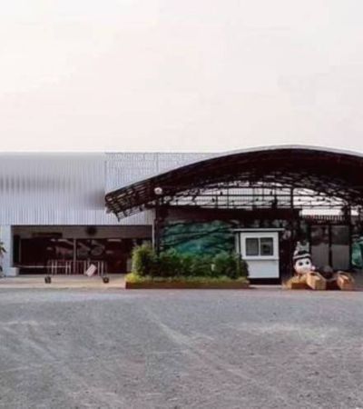 ให้เช่า 200,000/เดือน*โกดัง / อาคารสินค้าขนาดใหญ่ติดศาลวัดเจ้าแม่กวนอิม ตรงข้าม ค.เคหะภัณฑ์ เชียงใหม่ทำเลทอง ถนนวงแหวนรอบสอง เชียงใหม่.ใกล้โรงเรียนวารีเชียงใหม่ เพียง 3 นาทีเดินทางสะดวก เข้าเมืองง่าย ไปสนามบินสะดวก.รายละเอียดทรัพย์• ที่ดินรวม 3 ไร่• พื้นที่อาคารประมาณ 1 ไร่• พื้นที่ใช้สอยอาคารประมาณ 1,600 + 200 ตร.ม.• พื้นที่จอดรถประมาณ 2 ไร่• เหมาะสำหรับโกดัง / คลังสิน�