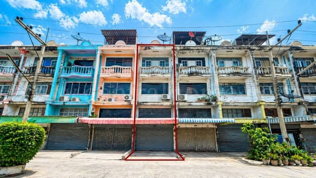 รหัสทรัพย์ :&nbsp;N1097อาคารพาณิชย์ 3 ชั้นครึ่ง&nbsp;ซอย หมู่บ้านเกษมสุวรรณ 5 ตรงข้ามวัดบางนมโค ราคาถูกมากที่ตั้ง :&nbsp;ถนนอยุธยา-สาลี ตำบลบางนมโค อำเภอเสนา จังหวัดพระนครศรีอยุธยา 13110รายละเอียดทรัพย์&nbsp;- อาคารพาณิชย์ 3 ชั้นครึ่ง เนื้อที่ 17 ตารางวา พื้นที่ใช้สอย 210 ตารางเมตร- 2 ห้องนอน, 3 ห้องน้ำ, 1 ห้องนั่งเล่น,&nbsp;1 ห้องครัว, 2&nbsp;ที่จอดรถ- พื้นแกรนิตโต้ รีโนเวทแล้ว พร้อมอยู่- รับลมดีตล