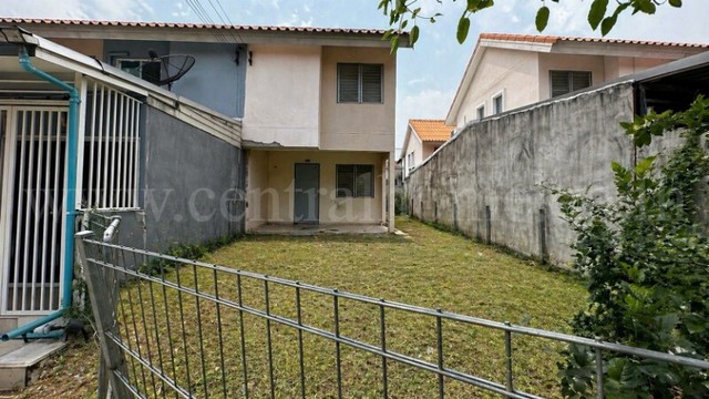 รหัสทรัพย์ : N1131ทาวน์เฮ้าส์ เอื้ออาทร รังสิต - คลอง 2 ยังไม่เคยเข้าอยู่ หลังริม ราคาถูกที่ตั้ง : ตำบลคลองสอง อำเภอคลองหลวง จังหวัดปทุมธานี 12120รายละเอียดทรัพย์- ทาวน์เฮ้าส์ 2 ชั้น ขนาดเนื้อที่ 27 ตารางวา พื้นที่ใช้สอย 60 ตารางเมตร- 2 ห้องนอน, 1 ห้องน้ำ, 1 ห้องครัว, 1 ห้องรับแขก, 1 ที่จอดรถ- พื้นชั้นล่างและชั้นบนปูกระเบื้องเรียบร้อย- สภาพบ้านใหม่ ไม่เคยเข้าอยู่ พื้นที่กว้างขว