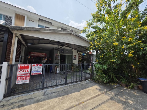 C27958ขาย ทาวน์โฮม หมู่บ้านพฤกษา 116 หลังมุม ใกล้มหาวิทยาลัยเทคโนโลยีราชมงคล ต.คลองหก อ.คลองหลวง ปทุมธานี รายละเอียด- ทาวน์โฮม 2 ชั้น หลังมุม ขนาด 25.7 ตร.ว.- 3 ห้องนอน 2 ห้องน้ำ 1 ที่จอดรถ- หน้าบ้านหันทิศ ตะวันออก- ต่อเติมหลังคาหลังบ้าน และ ข้างบ้าน- ค่าธรรมเนียมโอน และค่าอากร คนละครึ่ง- ค่าส่วนกลาง 680 บาท/เดือนสถานที่ใกล้เคียง- มหาวิทยาลัยเทคโนโลยีราชมงคล ธัญบุรี 1 กม.- องค์กา