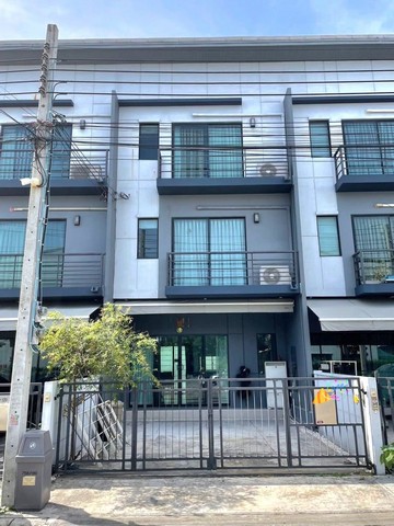 ให้เช่าทาวน์โฮม2ชั้น สวยๆ สภาพใหม่ by Ap #BaanKlangMuangRama9Onnutโครงการบรรยากาศดี เหมาะอยู่อาศัยหรือโฮมออฟฟิศ• 20ตรว.• 3ห้องนอน 3ห้องน้ำ • 1ห้องรับแขก 1ห้องครัว•แอร์4เครื่อง• เฟอร์นิเจอร์ครบ•จอดรถ2คันอยู่ถนน คู่ขนานมอเตอร์เวย์ (กรุงเทพ -ชลบุรี) ฝั่งขาเข้า ที่จะไป พระราม9 ศรีนครินทร์  แขวง/เขต ประเวศ กรุงเทพฯ 10250โลเคชั่นใกล้...ใกล้ Airport Link บ้านทับช้างและถนนกาญจนาภิเษก, ใกล้สนามบินสุวร�