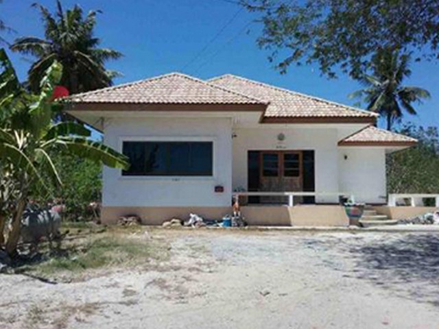    ขาย บ้านเดี่ยว/ทาวน์เฮ้าส์/คอนโด โครงการ ขาย บ้านเดี่ยว อำเภอหัวหิน ประจวบคีรีขันธ์   ตำบลหินเหล็กไฟ อำเภอหัวหิน ประจวบคีรีขันธ์   ราคาโปรโมชั่น 3,555,000     บาท    ลดจาก  4,887,000      บาท ราคาโปรโมชั่นตั้งแต่วันที่  13 มีนาคม - 31 พฤษภาคม 2569  รายละเอียดทรัพย์ -  เนื้อที่ 1-1-73   ตารางวา   -  บ้านหันไปทางทิศ  ตะวันออกเฉียงเหนือ  พิกัดทรัพย์ : https://maps.app.goo.gl/85t3pNPdqhHuaJWv9  สถานที่ใกล้เคียง   -  ตลาดนัดไดโนเสา�