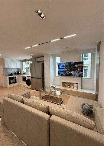 #103คอนโด3 #ซอยสุขเกษม เพียง 4.9 ล้าน 63.5 ตรม. 2 นอน 1 น้ำ ที่สุดของทำเลทอง #นิมมานเหมินทร์ ห้องใหญ่ #รีโนเวทใหม่ สไตล์ Modern Homey โทนอบอุ่น อยู่สบาย ใกล้ #OneNimman #ThinkPark ทำเลที่นักลงทุนและผู้อยู่อาศัยตัวจริงตามหาฟังก์ชันภายในชั้น 6ขนาดใหญ่ 63.5 ตร.ม. 2 ห้องนอน 1 ห้องน้ำ1 มุมนั่งเล่น1 มุมทำงาน1 ห้องครัวIsland Counter Barมุมโต๊ะอาหารขนาดใหญ่จุดเด่นห้องแบ่งสัดส่วนชัดเจน ฟังก์ชันครบทำเลดีที่สุด ใจกลา�