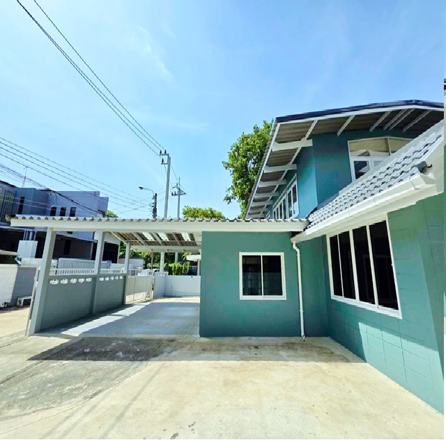 MRT บางซื่อ 900ม. และ ทางด่วนประชาชื่น ถนนรัชดาภิเษก  บ้านเดี่ยว ฟังก์ชัน 4 นอน 3 น้ำ ใกล้ รถไฟฟ้าสีแดงจตุจักร 385ม.   100 ตร.ว. 300 ตร.ม. 39,999-44,999 B-M. ทำเลศักยภาพย่านจตุจักร ใกล้การเดินทางสะดวก เหมาะสำหรับอยู่อาศัย สำนักงาน หรือทำธุรกิจ ใกล้ตลาดประชานิเวศน์ 1.7 กม.โรงเรียน และโรงพยาบาลMRT BangSue 900m. Prachachuen Expressway 1 km. Ratchadaphisek Rd. house 4bed 3bath Red Line MRT Chatuchak 385m. 100 sq.wa. 300 sq.m. usable area rent 39,999-44,999 B-M prime location in Chatuchak near Ratchadaphisek and Prachachuen roads convenient transportation suitable 