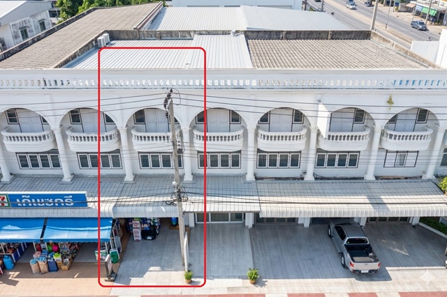 รามอินทรา2-6 MRTลาดปลาเค้า590ม. เซ็นทรัล รามอินทรา 1.66ม.  อาคารพาณิชย์ 4ชั้น 28ตร.ว. 432ตร.ม.   2 นอน 2 น้ำ 17,999 B-M. ทำเลติดถนนลาดปลาเค้า เหมาะค้าขาย หรืออยู่อาศัย เดินทางสะดวก ใกล้เดอะแจ๊ส วัชรพล 900 ม.สถานศึกษา แหล่งชุมชน รถไฟฟ้า และเชื่อมต่อถนนสายหลักหลายเส้นทาง เข้าออกเมืองได้ง่ายRamintra 2-6 MRT LadPlaKhao 590m.Central Ramintra 1.66m 2bed 2bath 4storey commercial building near  28sq.wa. 432sq.m. 17,999 THB month prime location on Lad Pla Khao Road ideal for business or residential use convenient transportation near The Jazz Watcharapol 900 m. scho