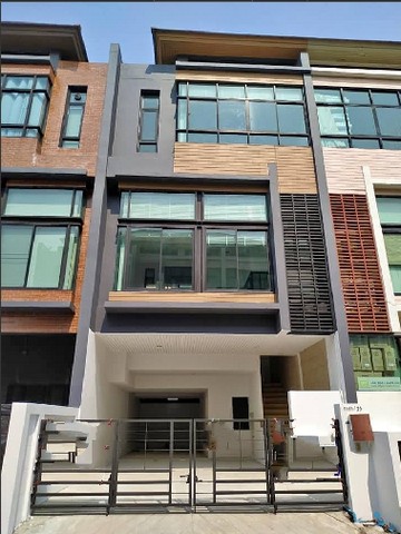 RT01945 โฮมออฟฟิศ 4 ชั้น 4 ห้องนอน 4 ห้องน้ำ ศรีวรา ทาวน์อินทาวน์ ตรงข้ามแมคโครทาวน์อินทาวน์  ใกล้จุดขึ้นลงทางด่วนโครงการ , The Habitatt Srivara ทาวน์อินทาวน์ที่ตั้ง ถนนศรีวรา แขวงพลับพลา เขตวังทองหลาง กรุงเทพมหานครโฮมออฟฟิศ 4 ชั้น เนื้อที่ 25 ตร.ว. พื้นที่ใช้สอย 255 ตร.ม 4 ห้องนอน 4 ห้องน้ำ สามารถทำเป็นห้องประชุม ห้องทำงานได้  จอดรถในตัวบ้าน 3 คัน  จอดรถด้านหน้าบ้าน 1 คัน  รปภ 24 ชมจุดเด่น/�