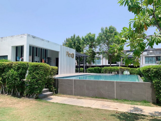 ZCT043Pleno สุขสวัสดิ์ 30 (โครงการ 2) ทาวน์โฮมสภาพใหม่ 17.5 ตร.ว. พร้อมเฟอร์นิเจอร์ เชื่อมต่อเส้นทางหลัก ทั้งถนนสุขสวัสดิ์, พุทธบูชา, ประชาอุทิศ และสาทร-พระราม 3  สัมผัสชีวิตที่ลงตัวในบ้านที่ออกแบบมาเพื่อความผ่อนคลายอย่างแท้จริง เชื่อมต่อทุกความสะดวกสบายบนทำเลศักยภาพที่รองรับทั้งการพักผ่อนและการทำงานทาวน์โฮม 2 ชั้น สภาพใหม่ในโครงการ Pleno สุขสวัสดิ์ 30 (โครงการ 2) ที่พร้อม�