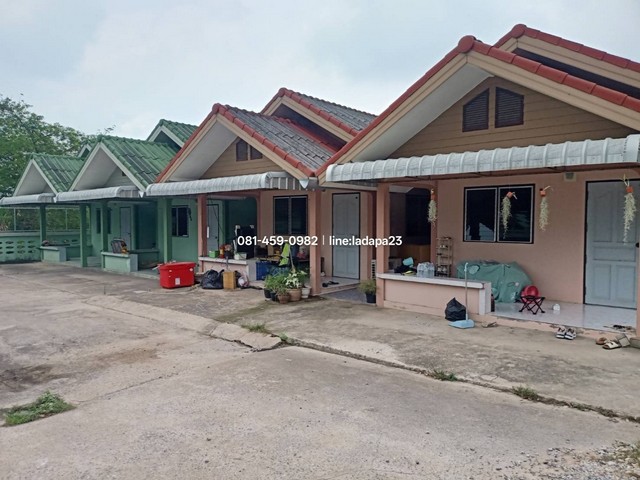 #ขายบ้านเช่า 7 หลังศรีราชาชลบุรี#ขายบ้านเช่า บนเนื้อที่เกือบ 2 งาน✅เป็นบ้านเดี่ยว 7 หลัง ผนังไม่ติดกัน✅คนเช่าเต็ม     >4,000 บาท 1 หลัง (2 ห้องนอน)     >3,000 บาท 6 หลัง (1 ห้องนอน)????เขาคันทรง อ.ศรีราชา จ.ชลบุรี????อยู่ใกล้แหล่งความเจริญ เซเว่น ร้านค้าต่างๆ ปั๊มน้ำมัน และนิคมอุตสาหกรรม????ใกล้ถนน 331????ห่างจากแหลมฉบัง 28 กม.????ขาย 5.9 ล้านบาท____________________________สนใจติดต่อ/ชม☎️081-459-0982 ลฎา☎️098-995-5449☎️085-422-6346 แอด�