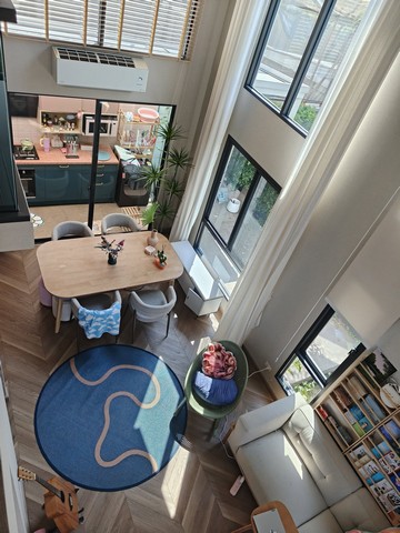 รหัสC7127 ให้เช่าทาวน์โฮม 3ชั้น โครงการพฤกษาวิลล์ พหลโยธิน-รามอินทรา Double Volume Design**ให้เช่า**ราคาเช่า 55,000 บาท/เดือนสนใจติดต่อโทร : 095-823 9789 คิทLine id : candy.456Line Add Friend : https://line.me/ti/p/rHhjrvhm_zโทร : 091-782 8924 ต้นLine : seng.456Line Add Friend : https://line.me/ti/p/iHsUxP2IlTทาวน์โฮม 3ชั้น โครงการพฤกษาวิลล์ พหลโยธิน-รามอินทรา Double Volume Designเนื้อที่ 30 ตารางวา  พื้นที่ใช้สอย 150 ตารางเมตร3 ห้องนอน2 ห้องน้ำ1 ห้องทำงานที่จอดรถ 2-3 คัน- ห้องนั่งเล่นเพดานสูง 5.2 เมตร/ ห�