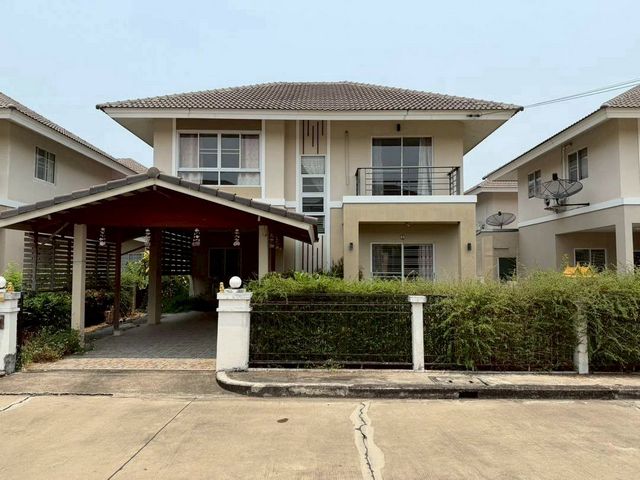 ดีลร้อนแรง ราคานี้หาไม่ได้อีกแล้ว! เพียง 2.69 ล้าน #กาญจน์กนกวิลล์11 #สันทราย บ้านหลังใหญ่ 2 ชั้น ฟังก์ชันครบ ในโครงการคุณภาพ #ขายตามสภาพ #ซื้อรีโนเวทอยู่เองหรือปล่อยเช่าได้ ทำเลดี ใกล้เมือง เดินทางสะดวกที่ดิน 54 ตร.วาพื้นที่ใช้สอย 187 ตร.ม.3 ห้องนอน | 3 ห้องน้ำจอดรถได้ 2 คันฟังก์ชันบ้านโซนครัวไทย + ครัวฝรั่ง แยกเป็นสัดส่วนบ้านขนาดใหญ่ โปร่ง อยู่สบายขายตามสภาพ เหมาะรีโ�