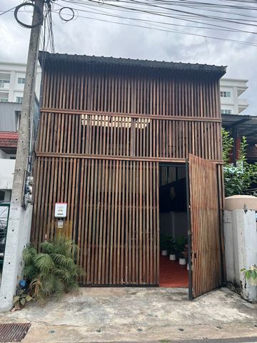 โซนเจ็ดยอด #หลังเมญ่า ให้เช่า 30,000 บาท ทาวน์เฮาส์ 3 ชั้น #สไตล์โมเดิร์นคลาสสิค #อำเภอเมือง #เฟอร์นิเจอร์ครบ ใกล้เมือง เดินทางสะดวกสบาย #ซื้ออยู่เองหรือปล่อยเช่าพื้นที่ 29 ตรว.พื้นที่ใช้สอย 240 ตรม.2 ห้องนอน 3 ห้องน้ำห้องรับแขก ห้องครัวจอดรถในบ้าน 1 คันเป็นการออกแบบ ตกแต่งที่คลาสสิค ทันสมัย มีเสนห์ไม่เหมือนใคร