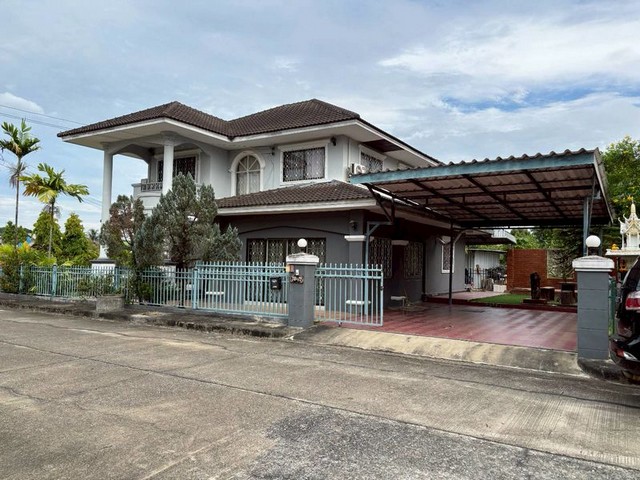 ให้เช่าบ้านเดี่ยวในโครงการลากูนน่าโฮม สันทราย ทำเลดี บรรยากาศน่าอยู่ เหมาะสำหรับครอบครัวที่ต้องการบ้านขนาดใหญ่ ใกล้โรงเรียนนานาชาติ และสิ่งอำนวยความสะดวกครบครัน ค่าเช่า 20,000 บาท/เดือนรายละเอียดบ้านเนื้อที่ 80 ตารางวา 4 ห้องนอน 3 ห้องน้ำ จอดรถสะดวก โครงการมีสระว่ายน้ำ ฟิตเนสส่วนกลางสถานที่ใกล้เคียง NIS International School – 10 นาที โรงเรียนต้นกล้า – 10 นาที CMIS – 15 นาที Central Festival Chia