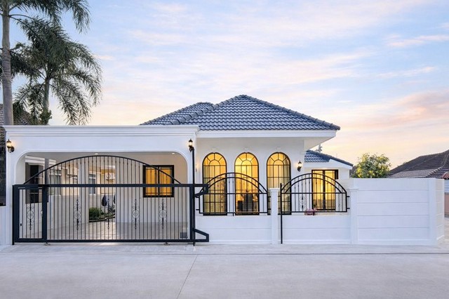 AOM 2744พูลวิลล่า 54 ตารางวา PMCบ้านหลังมุมหน้าบ้านเป็นสวน      6,500,000 บาท 3 ห้องนอน | 3 ห้องน้ำ | 1 ห้องครัว | 2 ที่จอดรถ เฟอร์นิเจอร์บิวอินน์ เครื่องใช้ไฟ : ทีวี, ตู้เย็น, เครื่องซักผ้า , ไมโครเวฟ, แอร์ 4 ทิศทาง, ติดตั้งเตา ฮูด ซิงค์  สระว่ายน้ำขนาด 3x6  ประตูรีโมท มี รปภ 24 ชม  ค่าส่วนกลาง 650.- / เดือน  ซอยหนองปรือ ชัยพรวิถี 21 ติดต่อขอรูปและรายละเอียดเพิ่มเติม  สนใจนัดชมสถานที่จริงContact  TEL/LINE คุณต๋�