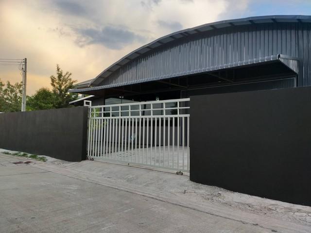 ให้เช่าโกดัง ใกล้ถนนหทัยราษฎร์ 38 ปูนขัดมันเคลื่อบน้ำยา epoxy ที่ดิน 200 ตารางวา ขนาดโกดัง 440 ตรม.(RK1015)ติดต่อAgent : คุณเด่นชัย: 09-8481-8989:06-2839-4747ID Line :0984818989:https://line.me/ti/p/LRgsghypggWhatsApp :+66984818989: แอดไลน์ แคปหน้าจอสอบถามได้เลยครับโกดัง หทัยราษฎร์ 38ที่ตั้ง แขวงสามวาตะวันตก. เขตคลองสามวา. กรุงเทพมหานคร 10510ที่ดิน 200 ตารางวา ขนาดโกดัง440 ตรม.พื้นปูนขัดมันเคลื่อบน้ำยาepoxy1ออฟฟิศ 2 ห้องน้ำราคาเช่า 65,000/ เดือนสัญญาเช่า