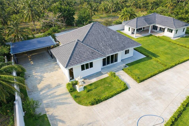 บ้านเดี่ยวชั้นเดียว 100ตร.ว.134 ตร.ม.วัดนาห้วย 2น้ำ ตลาดปราณบุรี 800 ม.2นอน22,998 B-M. ทำเลนาห้วย บรรยากาศเงียบสงบ ร่มรื่น อากาศดี เหมาะพักอาศัย และเช่าระยะสั้น ใกล้รพ.ปราณบุรี 900 ม.สถานศึกษาและสิ่งอำนวยความสะดวกครบ WatNaHuai in NaHuay Pranburi 134sq.m.near Pranburi market 800m 2bed 2bath single story house 100sq.wa.  22,998B-M located  quiet and peaceful atmosphere good air quality suitable for living or short term rental near Pranburi Hospital 900 m. and schools with complete amenities   Good conditionถ.โยธาธิการ ทางหลวงชนบท ประจวบคีรีขันธ์ เพชรเกษม  ตำบล�