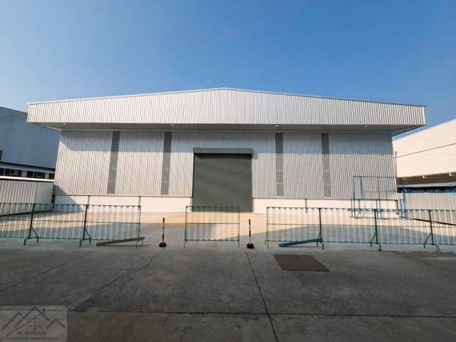 ให้เช่าโกดังสิงหไทย 1,838.16 ตรม. บางขุนเทียน 11 ใกล้ถนนพระราม 2 เหมาะสำหรับเก็บสินค้า  *** ราคาเช่า 300,000 บาท/เดือนติดต่อ::  ชยา โทร/ID Line:: 0942823961   Link Line:: https://line.me/ti/p/3xFA1An8Kcรหัส# T26-575โกดังสิงหไทย บางขุนเทียน 11 ใกล้ถนนพระราม 2 • พื้นที่ใช้สอยรวม 1,838.16 ตรม.• พื้นที่ภายในโกดัง 1,488.51 ตรม.• พื้นที่ลานจอดรถด้านหน้าโกดัง 349.65 ตรม.• ค่าไฟคิดตามบิลการไฟฟ้าจริง• ค่าน้ำหน่วยละ 18 บาท *** ราคาเช่า 300,000 บาท/เดือน มัดจำ 