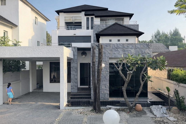 บ้านเดี่ยวพระราม9 ให้เช่าใกล้The nine   100 ตารางวา 5 นอน 3 น้ำ มีห้องแม่บ้านแยก ค่าเช่า 175,000 บาท ประกัน 3 เดือน + ล่วงหน้า 1 เดือน สัญญาขั้นต่ำ 1 ปีมีเฟอร์นิเจอร์ +เครื่องใช้ไฟฟ้าครบ พร้อมอยู่เหมาะทำออฟฟิศ พักอาศัย รับทุกสัญชาติสนใจสอบถามข้อมูล และนัดดู NH669Mobile : 099-0964478 , 065-6364235Line ID :@Goodassets (มี@)คลิกแอดไลน์ที่ลิ้งค์ >> https://lin.ee/BejSPLmeWe Chat : AchiwaraspE-mail : goodplusassets@gmail.com…..หมายเหตุ *  เผื่อความรวดเร็ว รบกวนแคปหน้าป