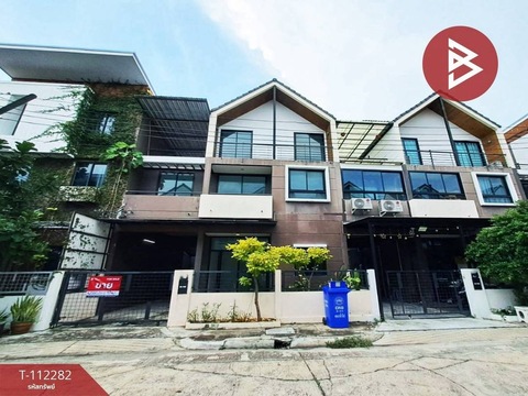 A006ขายทาวน์โฮม 3 ชั้น หมู่บ้านลูกกอล์ฟ พรีเมี่ยยม เมืองทองธานี (บ้านไม่เคยเข้าอยู่)โครงการ : ลูกกอล์ฟพรีเมี่ยม นนทบุรีที่ตั้ง : ซ. ซอย6 ต.บ้านใหม่ อ.ปากเกร็ด จ.นนทบุรีรหัสทรัพย์ : T-112282ประเภท : ทาวน์เฮ้าส์สูง : 3 ชั้นเนื้อที่ : 25.0 ตารางวาห้องนอน : 4 ห้องห้องน้ำ : 3 ห้องห้องอื่นๆ : 1 ห้องโถง, 1 ห้องครัว,1 ห้องทานอาหาร,1 ห้องเก็บขยะใหญ่จอดรถได้ : 3 คันรายละเอียดเพิ่มเติม : บ้านใหม่ เจ้า�