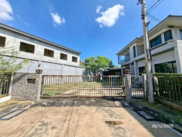   ขาย บ้านเดี่ยว/ทาวน์เฮ้าส์/คอนโด โครงการ สราญสิริ ติวานนท์-แจ้งวัฒนะ  ถนน/ซอย ติวานนท์ ตำบล บ้านใหม่  อำเภอ เมืองปทุมธานี จังหวัด ปทุมธานี  ราคาโปรโมชั่น   6,908,000   บาท    ลดจาก  8,650,000    บาท ราคาโปรโมชั่นตั้งแต่วันที่ 1 เมษายน 2569 – 30 มิถุนายน 2569  รายละเอียดทรัพย์ -  เนื้อที่ 98.90 ตร.ว.  พื้นที่ใช้สอย 176.00 ตร.ม. -  4 ห้องนอน 3 ห้องน้ำ  -  1 ที่จอดรถ  -  บ้านหันไปทางทิศ เหนือ  พิกัดทรัพย์ : https://maps.app.goo.gl/SbnZ