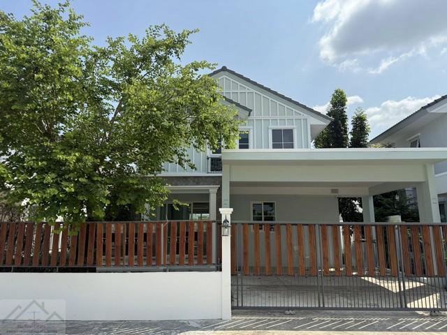 ให้เช่าบ้านเดี่ยว 2 ชั้น 3 ห้องนอน โครงการ Villaggio 2 ศรีนครินทร์ บางนา ใกล้เมกะบางนาติดต่อ:: ชยา โทร/ID Line:: 0942823961Link Line:: https://line.me/ti/p/3xFA1An8Kcรหัส# T26-600บ้านเดี่ยว 2 ชั้น โครงการ Villaggio 2 ศรีนครินทร์ บางนา ใกล้เมกะบางนา• เนื้อที่ 50 ตร.ว.• พื้นที่ใช้สอย 165 ตร.ม.• 3 ห้องนอน• 3 ห้องน้ำ• 1 ห้องรับแขก• จอดรถ 2 คันสิ่งอำนวยความสะดวก• คลับเฮ้าส์ / สระว่ายน้ำพร้อมสระเด็ก /ฟิตเนส / สนามเด็กเล่น / Co-Working Space/ กล้องวงจรป�