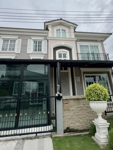 ขายบ้านเดี่ยว 2 ชั้น 2 หลังติดกันสไตล์ยุโรป 8 ห้องนอน Prestige พระราม 9-กรุงเทพกรีฑา บ้านเดี่ยวฟังก์ชันคุ้ม ใกล้รถไฟฟ้าและสนามบิน *** ราคาขาย 19 ล้านบาทติดต่อ:: ชยา โทร/ID Line:: 0942823961   Link Line:: https://line.me/ti/p/3xFA1An8Kcรหัส# T26-615 Prestige พระราม 9-กรุงเทพกรีฑา บ้านเดี่ยวฟังก์ชันคุ้ม  • บ้าน 2 หลังติดกันสไตล์ยุโรป• เนื้อที่ดิน 80 ตรว. ( 36 + 50 ตรว. )• พื้นที่ใช้สอย: 163 + 164 ตร.ม. ( 327 ตรม) • 8 ห้องนอน• 7 ห้องน้ำ• ที่จอดรถทั้งหมด 4-5 �