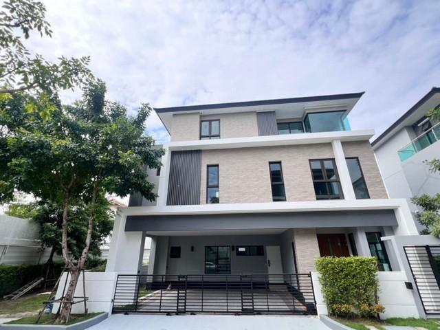 ให้เช่าบ้านเดี่ยว 3 ชั้น โครงการ เดอะ ซิตี้ เอกมัย-ลาดพร้าว THE CITY Ekkamai-Ladprao ใกล้ รร.บดินทรเดชา (สิงห์ สิงหเสนี) ราคาเช่า 150,000 บาท / เดือนที่ตั้ง ถนนรามคำแหง ซอยคุณประสะนีย์ แขวงพลับพลา เขตวังทองหลาง กรุงเทพมหานคร 10312ติดต่อ : คุณภัสพงณ์ 0634098164Line : deedee23https://www.facebook.com/profile.php?id=61581484955548เนื้อที่ 53.4 ตารางวา พื้นที่ใช้สอย 337 ตารางเมตร จำนวน 3 ชั้น 4 ห้องนอน 5 ห้องน้ำ ที่จอดรถ 3 คันเจ้าของไม่เคยเข้าอยู่ บ�