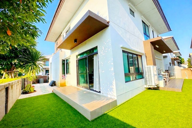 บางนา-สุขาภิบาล2 ใกล้รพ.สิรินธร 1.4 กม. คฤหาสน์ บ้านเดี่ยว ประเวศ 4นอน ใกล้ แจสกรีน วิลเลจ ประเวศ 850ม. 4น้ำ 55 ตร.ว. 220ตร.ม. 64,999 B-M.บางนา สุขาภิบาล 2 บ้านหลังมุม บรรยากาศส่วนตัว ฟังก์ชันครบ ทำเลดี ใกล้แหล่งไลฟ์สไตล์ เดินทางสะดวก แหล่งช้อปปิ้ง โรงเรียน แอร์พอร์ตลิ้งค์ และสิ่งอำนวยความสะดวกครบครันBangna-Sukhumvit2 near Sirindhorn Hospital 1.4km. Mansion Detached house 4bed 4bath near JAS Green Village Prawet 850m 55sq.wa. 220sq.m. 64,999B-M Bangna Sukhaphiban2 corner house private atmosphere fully functional good