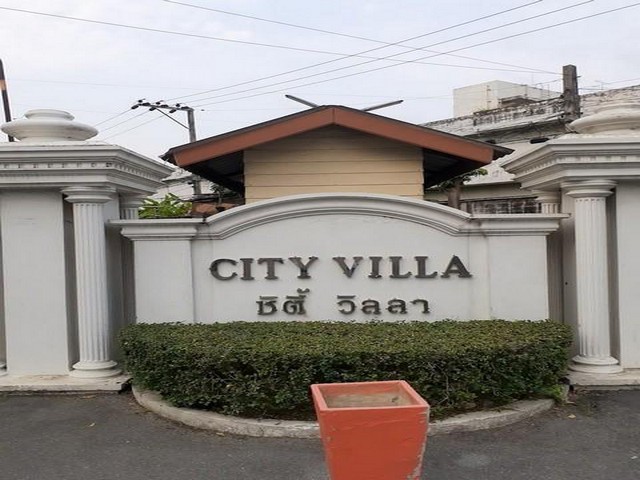 ขายคอนโด ซิตี้ วิลล่า (City Villa) อาคาร G2 ชั้น 4 ห้องมุมติดต่อ คุณปอ : 061 619 8565ID line: 061 619 8565แอดไลน์กดที่ลิงค์นี้ได้เลยครับ : https://line.me/ti/p/zu0mm-ozFXติดต่อ คุณบิว : 081 252 3279 ID line: 061 787 9691แอดไลน์กดที่ลิงค์นี้ได้เลยครับ : https://line.me/ti/p/SR5Ehdv_q-** รหัส BT124ราคา 1,100,000 บาท- คอนโด ซิตี้ วิลล่า (City Villa) - อาคาร G2 ชั้น 4 - ขนาดพื้นที่ 32.88 ตร.ม.- ห้องมุมมีหน้าต่าง ระเบียงกระจก- มีที่จอดรถ- มีเฟอร์นิเจอร์ โต๊ะเครื่องแป้ง ตู้เสื้อผ้า เตียง ที่