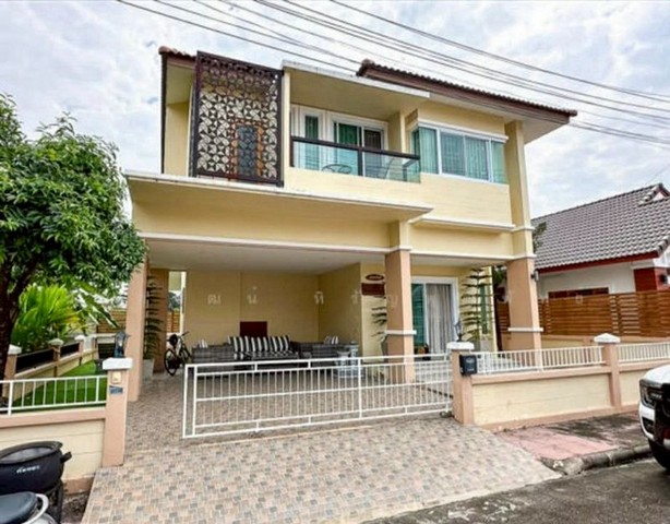 บ้านสวย สุดคุ้ม ขายเพียง 5.2 ล้าน (บ้านเปล่า) #โซนหางดง #กุลพันธ์วิลล์9 บ้านเดี่ยว 2 ชั้น บ้านในโครงการ ทำเลน่าอยู่ ฟังก์ชันครบ! #ซื้ออยู่เองหรือปล่อยเช่าได้รายละเอียดบ้านที่ดิน 50 ตร.วาพื้นที่ใช้สอยรวมที่จอดรถ 155 ตร.ม.3 ห้องนอน 3 ห้องน้ำ1 ที่จอดรถจุดเด่นพื้นที่ใช้สอยกว้าง ฟังก์ชันลงตัวบ้านสภาพดี พร้อมเข้าอยู่อยู่ในโครงการ บรรยากาศสงบ เป็นส่วนตัวปรับแต่ง/รีโนเวทไ