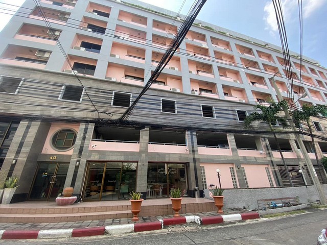 ขายอาคาร 9 ชั้นขนาดใหญ่ 7,894 ตรม. แบ่งเป็นโรงแรมและอพาร์ตเมนต์ 84 ห้องพัก แอร์ทุกห้อง ลิฟท์ 2 ตัว ลาดพร้าว 140 ใกล้ MRT เดอะมอลล์บางกะปิ *** ราคาขาย 155 ล้านบาท ติดต่อ:: ชยา โทร/ID Line:: 0942823961   Link Line:: https://line.me/ti/p/3xFA1An8Kcรหัส# T26-620อาคาร 9 ชั้นขนาดใหญ่ แบ่งเป็นโรงแรมและอพาร์ตเมนต์ ลาดพร้าว 140 • เป็นอาคารขนาดใหญ่ พื้นที่อาคาร 7,894 ตรม • แบ่งเป็นโรงแรมและอพาร์ตเมนต์ 84 ห้องพัก แอร์ทุกห้อง • ด้านล่างอาคารม