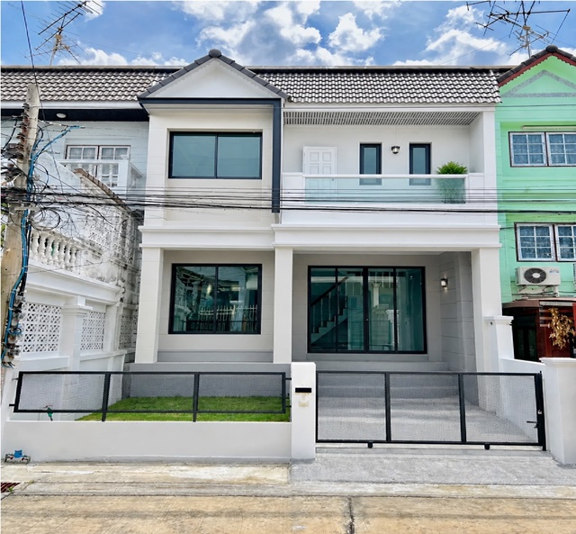 ประวิทย์และเพื่อน BTSอุดมสุข  2ชั้น 28 ตร.ว. เปิดซิง! ทาวน์โฮมหรู 2-4นอน 2 น้ำ ใกล้BTS บางจาก 220 ตร.ม. 35,998B-M. ฟังก์ชันครบ ตกแต่งบิวท์อินสวย ทำเลพระโขนง เดินทางสะดวก ใกล้ตลาดบางจาก 800 ม.รร.นานาชาติ โรงพยาบาล และแหล่งอำนวยความสะดวกครบ เดินทางเข้า-ออกเมืองสะดวก เชื่อมต่อถนนหลักหลายสายnear BTS Udomsuk. BangChak  Prawit and friends  2stories 28sq.wa. 220sq.m. Virgin! Luxury townhome 2-4bed 2-bath35,998 B-M. fully functional with beautiful built in furnishings prime location in Phra Khanong convenient transportation close to Bang Chak market 80