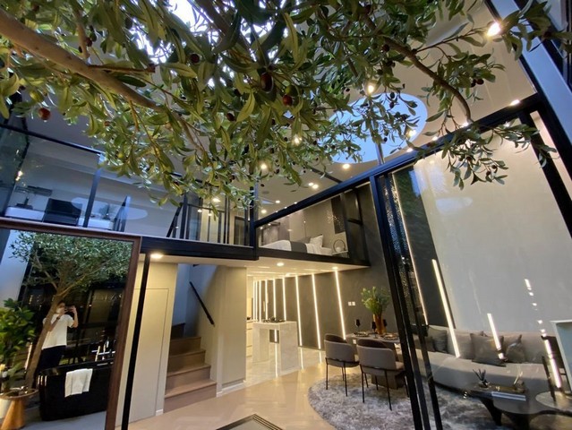 ขาย คอนโด Origin Courtyard Thonglor ห้อง Duplex ขนาดกำลังดีในทำเลทองหล่อ เหมาะสำหรับอยู่อาศัยหรือการลงทุนที่ตั้ง: แขวงคลองตันเหนือ เขตวัฒนา กรุงเทพมหานครรายละเอียดห้อง- ขนาด 77 ตารางเมตร- 3 ห้องนอน 2 ห้องน้ำ- ห้องแบบ Duplexราคาขาย 32000000 บาทสนใจนัดชมทรัพย์ติดต่อคุณเอก 081-852-3879Line ID: kamol_1964รายละเอียดเพิ่มเติม:http://www.estatealaddin.com/site/index.php?p=estate_details&id=5061