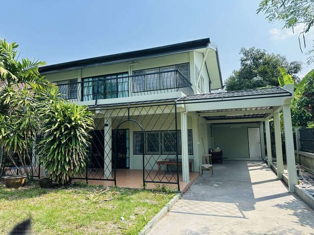 ให้เช่าบ้านเดี่ยว 2 ชั้น 100 ตรว.เพิ่งรีโนเวทเสร็จ พร้อมอยู่ ซอยเสรีไทย 57 ใกล้สวนสาธารณะเสรีไทย*** ราคาเช่า 35,000 บาท/เดือน  ติดต่อ:: ชยา โทร/ID Line:: 0942823961   Link Line:: https://line.me/ti/p/3xFA1An8Kcรหัส# T26-587บ้านเดี่ยว ซอยเสรีไทย 57 เพิ่งรีโนเวทเสร็จ พร้อมอยู่• ขนาดที่ดิน 100 ตรว.• พื้นที่ใช้สอยในบ้านประมาณ 255 ตรม.• 2 ห้องนอน• 2 ห้องน้ำ• 2 ห้องอเนกประสงค์ สามารถเปลี่ยนเป็นห้องตามฟังก์ชั่นที่ต้องการได้• มีบริ�