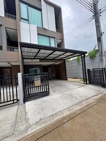  RTJ 2241ให้เช่าทาวโฮม 3ชั้นหลังมุม  เดินไปขึ้นรถไฟฟ้า สถานี BTS แยกคปอ. เพียง5นาที หมู่บ้านกลางเมือง พหล-วิภาวดี ทำofficeจดทะเบียน ได้ใกล้ เซียร์ รังสิต เนื้อที่ 20 ตร.ว.  3 ห้องนอน 3 ห้องน้ำ   แอร์ 5 ตัว  จอดรถได้2 คันสนใจติดต่อคุณเจี๊ยบ 092-851-6969Line:keti2522ราคาเช่า 30,000/เดือน สัญญา 1 ปี มัดจำ 2+1เดือน จดบริษัทได้ +2,000 บาท/เดือน สุนัขพักได้ตัวเล็กไม่เกิน8Kg. (2ตัว) ตัวใหญ่เกิน8Kg. ที่ตั้งโครงการ :ถนนพหลโย�
