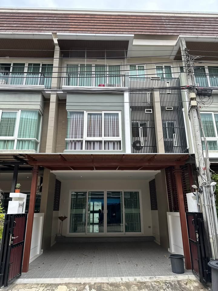 ให้เช่าทาวน์โฮม  ใกล้ Seacon บางแคและ The Mall ท่าพระ ย่าน ภาษีเจริญ, ราชพฤกษ์ใกล้รถไฟฟ้า BTS บางหว้า  โครงการ Urban Sathorn ราชพฤกษ์