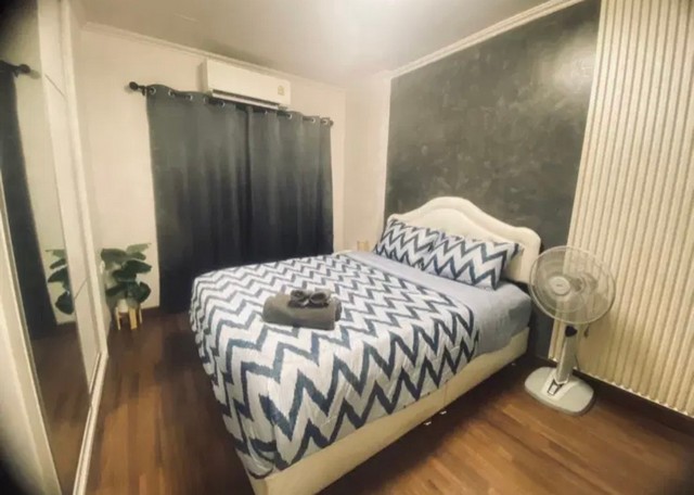 [ปล่อยเช่า] My Condo Sukhumvit 81 — ห้องกว้าง อยู่สบาย ใกล้ BTS อ่อนนุช เพียง 300 เมตร!ใครกำลังหาที่พักย่านอ่อนนุชที่เดินไปรถไฟฟ้าได้จริง ไม่ต้องเข้าซอยลึก ห้องนี้ตอบโจทย์มากครับ ด้วยพื้นที่ 35 ตร.ม. ที่จัดสรรมาอย่างลงตัว จุดเด่นของห้อง• ขนาดห้อง: 1 ห้องนอน 1 ห้องน้ำ (35 ตร.ม.) แยกโซนห้องนั่งเล่นและห้องครัวชัดเจน• ชั้น 2 วิวสวน: ทิศตะวันออกเฉียงใต้ รับแสงเช้า ไม่ร้อนบ่าย ลมโกรกดีมา�