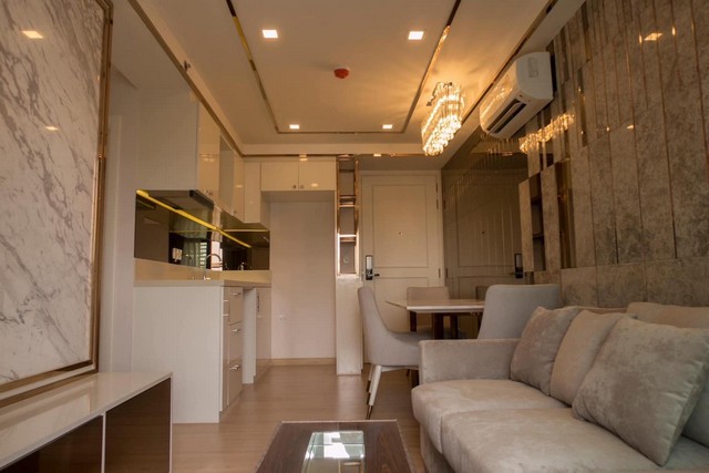 ขาย/เช่าคอนโดหรู KnightsBridge SkyCity (ไนท์บริดจ์ สกายซิตี้ – สะพานใหม่) ห้องมุม 2ห้องนอน 2น้องน้ำ 48 ตร.ม ชั้น8 ห้องตกแต่งสวยพร้อมอยู่ เครื่องใช้ไฟฟ้าครบ ติดBTSสถานีสายหยุดชั้น8 ขนาดห้อง 48 ตร.ม2 ห้องนอน2 ห้องน้ำ1 ห้องครัวเครื่องใช้ไฟฟ้า:เครื่องปรับอากาศ 3 เครื่องทีวี 3 เครื่องตู้เย็น 1 เครื่องไมโครเวฟ 1 เครื่อง เครื่องทำน้ำอุ่น 2 เครื่องเครื่องซักผ้า 1 เครื่องเตาไฟฟ้า+เครื่องดูดควั�