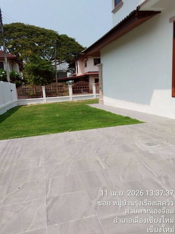 ขาย 6,490,000 บาทโอนครึ่ง 50/50อำเภอเมืองเชียงใหม่*พิกัดระหว่าง กาดรวมโชค -แยกลิขิตหมู่บ้านรุ่งเรืองเลควิวตำบลสันผีเสื้อ อ.เมืองเชียงใหม่ แยกรวมโชคดิน109ตรว ทิศเหนือแปลงหัวมุมด้านหลังวิวสวย มีวิลดอยสุเทพตัวอาคาร 270++ตรม4 ห้องนอน5 ห้องน้ำ1 ครัวไทย1ครัวฝรัง บิวอินโถงรับแขก1ห้องทำงานสนามหญ้าโรงจอดรถ จอด2 คันมีที่เหลืออีกเยอะมากรั้วสูง 2 เมตรค่าโอน 50/50ของแถม-ฟรีชุดห้องน�