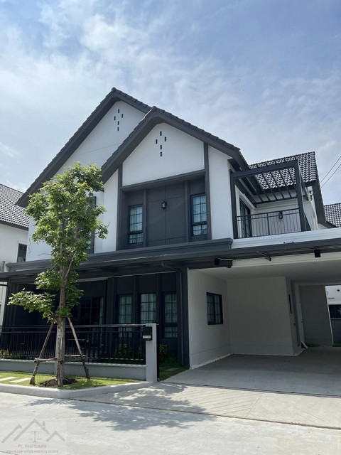 ให้เช่าบ้านเดี่ยว 2 ชั้น 4 ห้องนอน โครงการ CENTRO บางนา-ศรีนครินทร์ ใกล้นานาชาติสิงคโปร์ *** ราคาเช่า 130,000 บาท/เดือนติดต่อ:: ชยา โทร/ID Line:: 0942823961   Link Line:: https://line.me/ti/p/3xFA1An8Kcรหัส# T26-634บ้านเดี่ยว 2 ชั้น โครงการ CENTRO บางนา-ศรีนครินทร์ • เนื้อที่ 62 ตรว. • พื้นที่ใช้สอย 280 ตรม.• 4 ห้องนอน • 5 ห้องน้ำ • 1 ครัว ( ไม่มีห้องแม่บ้าน )• 3 ที่จอดรถ• Fully furnished พร้อมเครื่องใช้ไฟฟ้า สถานที่สำคัญใกล้เคียง • Big C Food Place หนามแดง : 3.3 �