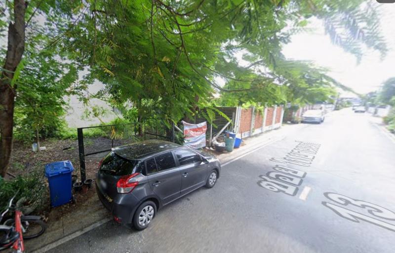ขาย/เช่า ที่ดินเปล่า ทำเลดี อำเภอเมือง จังหวัดนนทบุรีที่ตั้ง : ซอยไทยานนท์ 46 เเยก 13 แขวงท่าทราย อำเภอเมือง  จังหวัดนนทบุรี 11000พิกัด : https://maps.app.goo.gl/dQZATqxjASTfUF2h6ขนาดเนื้อที่ : 1 ไร่ 5 ตารางวา (405 ตารางวา)รายละเอียดที่ดิน หน้ากว้าง 45 เมตร x ลึก 36 เมตรเหมาะสร้างโกดัง / ออฟฟิศ (เข้าถึงถนนหลักง่าย)เดินทางเข้า-ออกกรุงเทพฯ ได้สะดวกสถานที่ใกล้เคียง-เดอะมอลล์ งามวงศ์วาน -ศูนย์ราชการนนทบุรี 