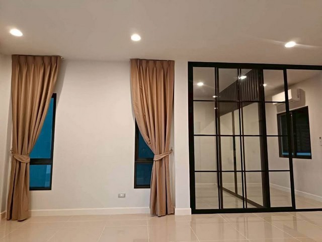 RHT2585ให้เช่าบ้านเดี่ยว เลี้ยงสัตว์ได้  โครงการ อนาบูกิ ธนาฮาบิแทต สะพานมหาเจษฎาบดินทรานุสรณ์-ราชพฤกษ์ ใกล้ รถไฟฟ้า MRT พระนั่งเกล้า MRT ไทรม้า เนื้อที่ 29 ตร.ว. พื้นที่ใช้สอย 143 ตร.ม. 4 ห้องนอน 3 ห้องน้ำ  แอร์ทั้งหมด 5 ตัว มีแอร์ทุกห้อง  2 ที่จอดรถ  **ยินดีต้อนรับน้องหมาน้องแมว **ราคาเช่า 32,000/เดือน  ประกัน 2 เดือน  ล่วงหน้า 1 เดือน สัญญาเช่าขั้นต่ำ 1 ปีที่ตั้ง ถนนราชพฤกษ์-นนทบุรี 1 ต.ไ�