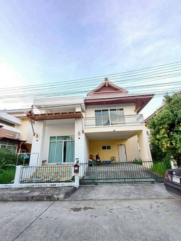 ให้เช่า 17,000 บาท/เดือน ขาย 4.5 ล้าน 57 ตรว. #เดอะกรีนเนอรี่ #แม่โจ้ #สันทราย บ้านเดี่ยว 2 ชั้น #พร้อมเฟอร์นิเจอร์ครบ #หิ้วกระเป๋าพร้อมเข้าอยู่ได้เลย เข้าเมืองง่าย เดินทางสะดวกสบายเนื้อที่ 57 ตรว.3 ห้องนอน 3 ห้องน้ำ2 ที่จอดรถเครื่องใช้ไฟฟ้า: ตู้เย็น, ทีวี, เตาแก๊สแอร์ 2 เครื่อง (ห้องนอนใหญ่)ผ้าม่านทั้งหลังประตูรั้วรีโมททำเลดี ใกล้รวมโชคพลาซ่า, ริมปิง, เซ็นทรัลเฟสติวัล, ใกล้เ
