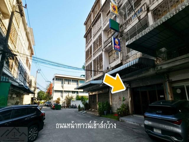 ให้เช่า อาคารพาณิชย์ ซอยภูมิจิตร สุขุมวิท 46 เหมาะทำโฮมออฟฟิศ*** ราคาเช่า 38,000 บาท/เดือน ประกัน 2 ล่วงหน้า 1 เดือน สัญญาขั้นต่ำ 2 ปีติดต่อ คุณช่อผกา โทร 0616198565 LINE 0616198565สำรอง LINE 0812523279 ส่งลิ้งก์ไว้ได้เลยรหัส# T26-586อาคารพาณิชย์ 4.5 ชั้น เหมาะทำโฮมออฟฟิศ ครัวกลาง ออฟฟิศ หรือโกดังเก็บสินค้า• ขนาดที่ดิน 48 ตร.ว.• พื้นที่ใช้สอย 240 ตร.ม.• 2 ห้องน้ำ• หน้าบ้านกว้าง 4 เมตร ลึก 12 เมตร• จอดรถได้ 1 คัน• ถ