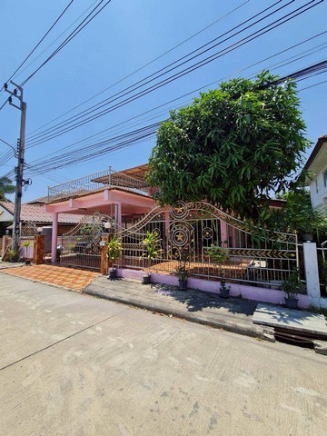 AOM 2766 ขายบ้านเดี่ยว เปี่ยมภิรมย์รีสอร์ท ถนนมิตรไมตรี แขวงหนองจอก เขตหนองจอก กรุงเทพมหานคร ราคา 3,400,000 บาทรายละเอียดขายด่วน! บ้านเดี่ยวพื้นที่กว้างสะใจ หมู่บ้านเปี่ยมภิรมย์ รีสอร์ท (หนองจอก)สัมผัสบรรยากาศพักผ่อนในสไตล์รีสอร์ท กับบ้านเดี่ยวหลังใหญ่ พื้นที่ใช้สอยคุ้มค่าทุกตารางนิ้ว โครงสร้างแข็งแรง พร้อมเข้าอยู่ได้ทันที! จุดเด่นที่ทำให้คุณต้องจอง:เนื้อที่