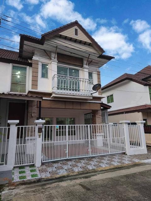 ให้เช่าทาวน์โฮม 2 ชั้น หลังมุม หน้ากว้าง 9 เมตร หมู่บ้านเดอะทาวน์ เพิ่มสิน 1 ใกล้พหลโยธิน 52 เฟอร์ครบ พร้อมอยู่ติดต่อ Agent คุณบัว (Bua)Tel: 093-646-4597LINE ID: Bua093ให้เช่าทาวน์โฮมหลังมุม ขนาดใหญ่พิเศษ หน้ากว้าง 9 เมตร บรรยากาศเป็นส่วนตัวเหมือนบ้านเดี่ยว ในโครงการเงียบสงบ ทำเลเพิ่มสิน ใกล้พหลโยธินราคาเช่า 22000 บาทต่อเดือน รวมค่าส่วนกลางสัญญา 1 ปีประกัน 2 เดือน ล่วงหน้า 1 เดือนรายละเอียด�