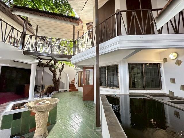 ให้เช่าบ้านเดี่ยว 2 ชั้น 88 ตรว. โชคชัย 4 ซอย 55 ทะลุลาดพร้าววังหิน 44 ได้ จอดรถ 8-9 คัน เหมาะอยู่อาศัยหรือทำโฮมออฟฟิศติดต่อ:: ชยา โทร/ID Line:: 0942823961Link Line:: https://line.me/ti/p/3xFA1An8Kcรหัส# T26-631บ้านเดี่ยว 2 ชั้น ซอยโชคชัย 4 ซอย 55 ทะลุลาดพร้าววังหิน 44 ได้- สิ่งแวดล้อมดี เดินทางสะดวก เหมาะอยู่อาศัยหรือทำโฮมออฟฟิศ- ขนาด 88 ตร.วา- พื้นที่ใช้สอย 500 ตร.ม..- 4 ห้องนอน 4 ห้องน้ำ (ในบ้าน)- 1 ห้องนอน + 1 ห้องน้ำ (แยกโซนนอกตัวบ�